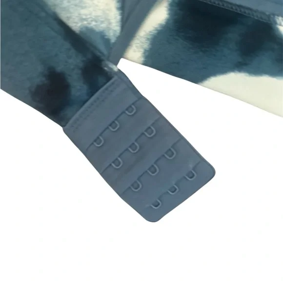 Under Armour Teal and Blue Patterned Cross Back Sports Bra - Picture 7 of 10